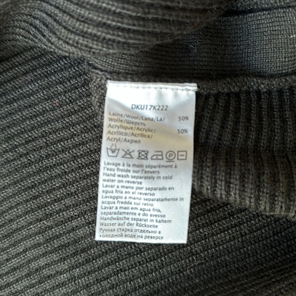 Gerard Darel Paris black sweater with brass button embellishment - Picture 4 of 4